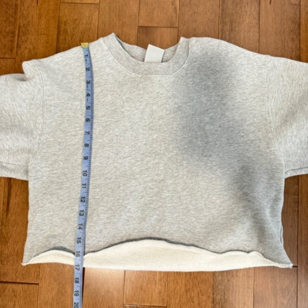 Aritzia Tna Cozy Fleece Perfect Cropped Sweatshirt - Picture 7 of 9